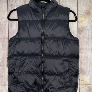 boys black puffer vest